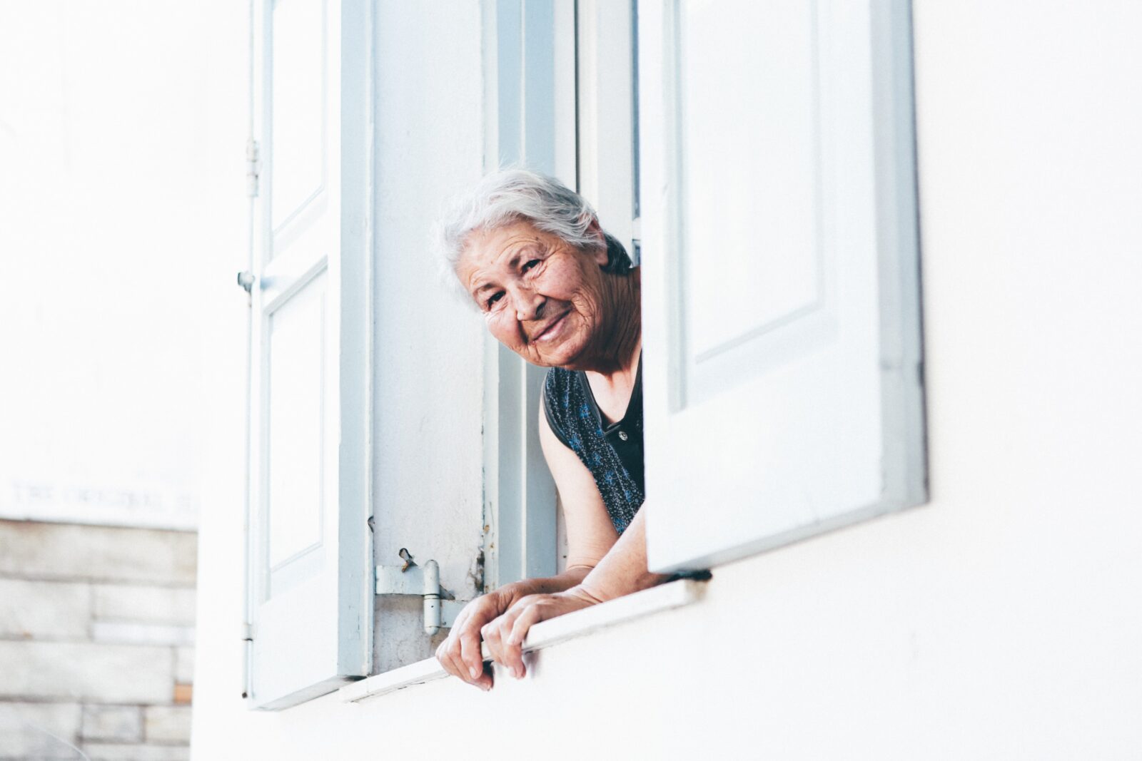 How To Help An Elderly People Move To New Home?